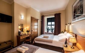 Holiday Hotel